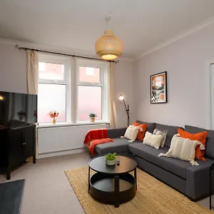  Holiday home Joseph By Koya Homes - 3-bedroom Home, High Street, Free Parking United Kingdom